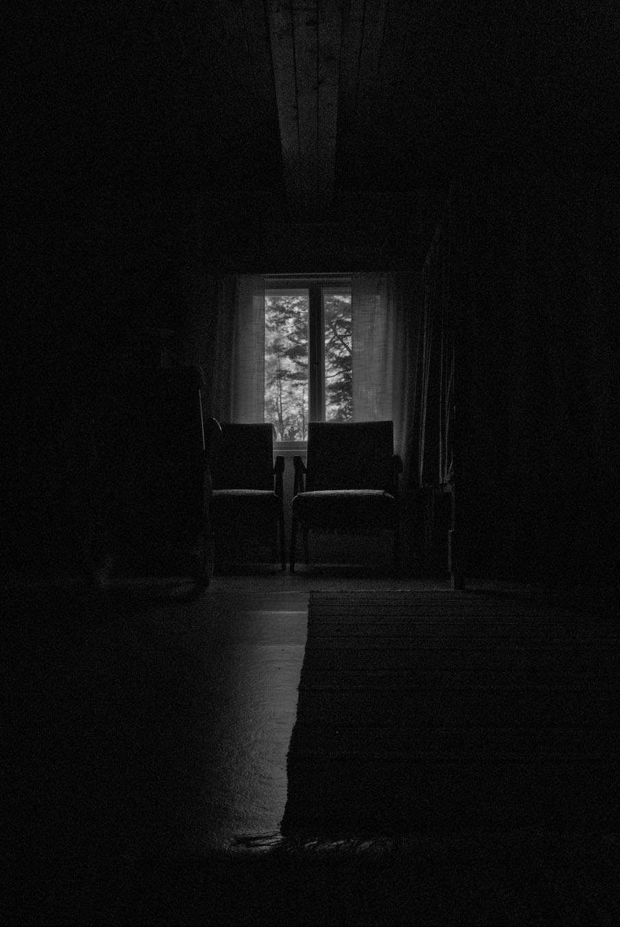 Pimeä huone - Dark Room